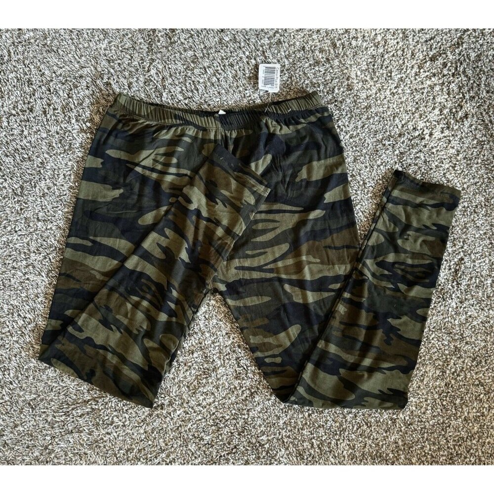 New Women’s Butter Soft Itzon Leggings One Size‎ Plus Size Camouflage Print NWT